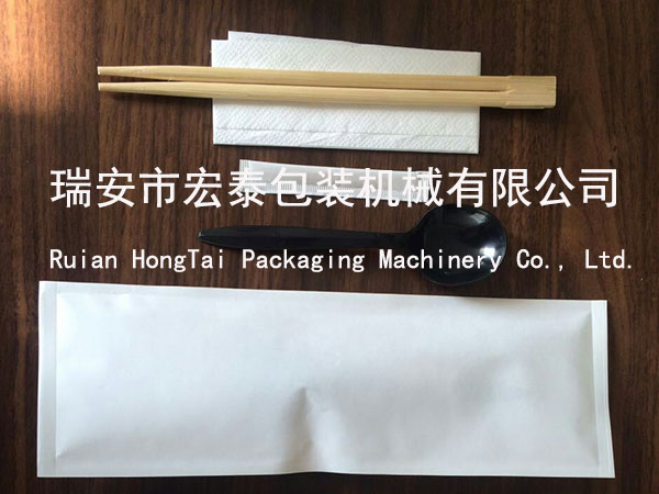 四件套四邊封自動(dòng)包裝機(jī).jpg